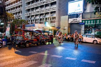 Bangkok bei Nacht mit dem Fahrrad zu Wat Arun & Wat Pho - Bangkok